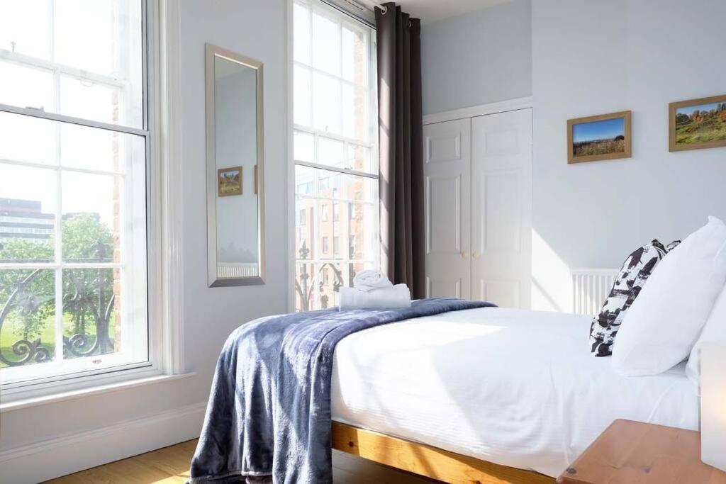 Seymour Townhouse By Serviced Living Liverpool Buitenkant foto